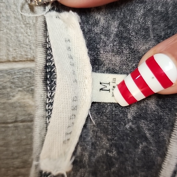 Guilded intent brand distressed TShirt - Picture 7 of 10